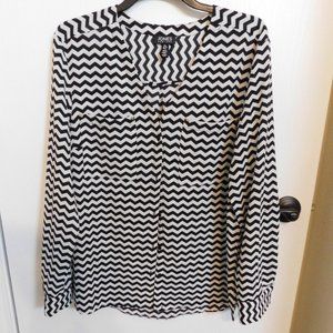 Jones New York Black White zigzag blouse top NWOT Long Sleeve w/ Arm roll-up tab